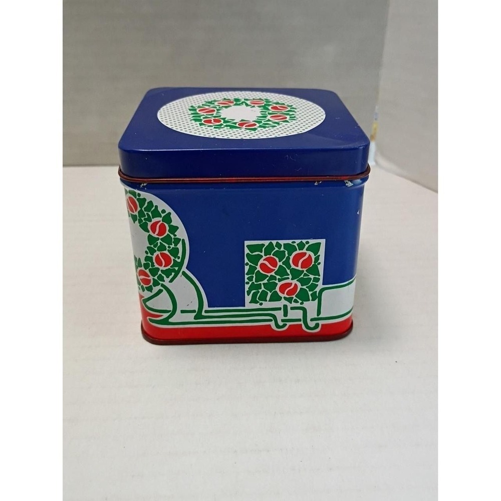 Vtg Retro Holiday / Christmas Tin with‎ 70 Delicate Paper Coasters from 1985
